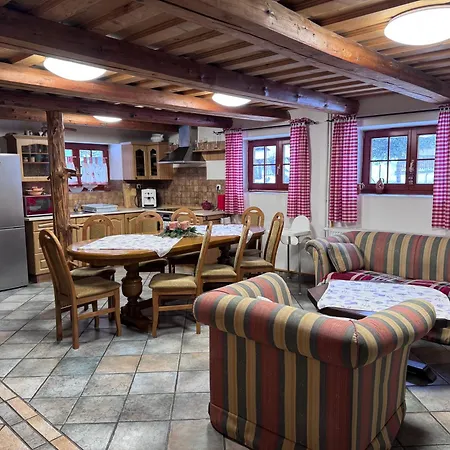 Zazrivsky Dvor - Pod Rozsutcom, Wellness, Self Check-in, 3 Bedrooms, 2 Bathrooms Prázdninový dům *